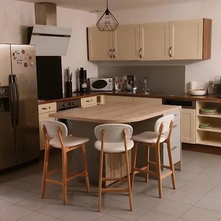 Chez R&c בלה